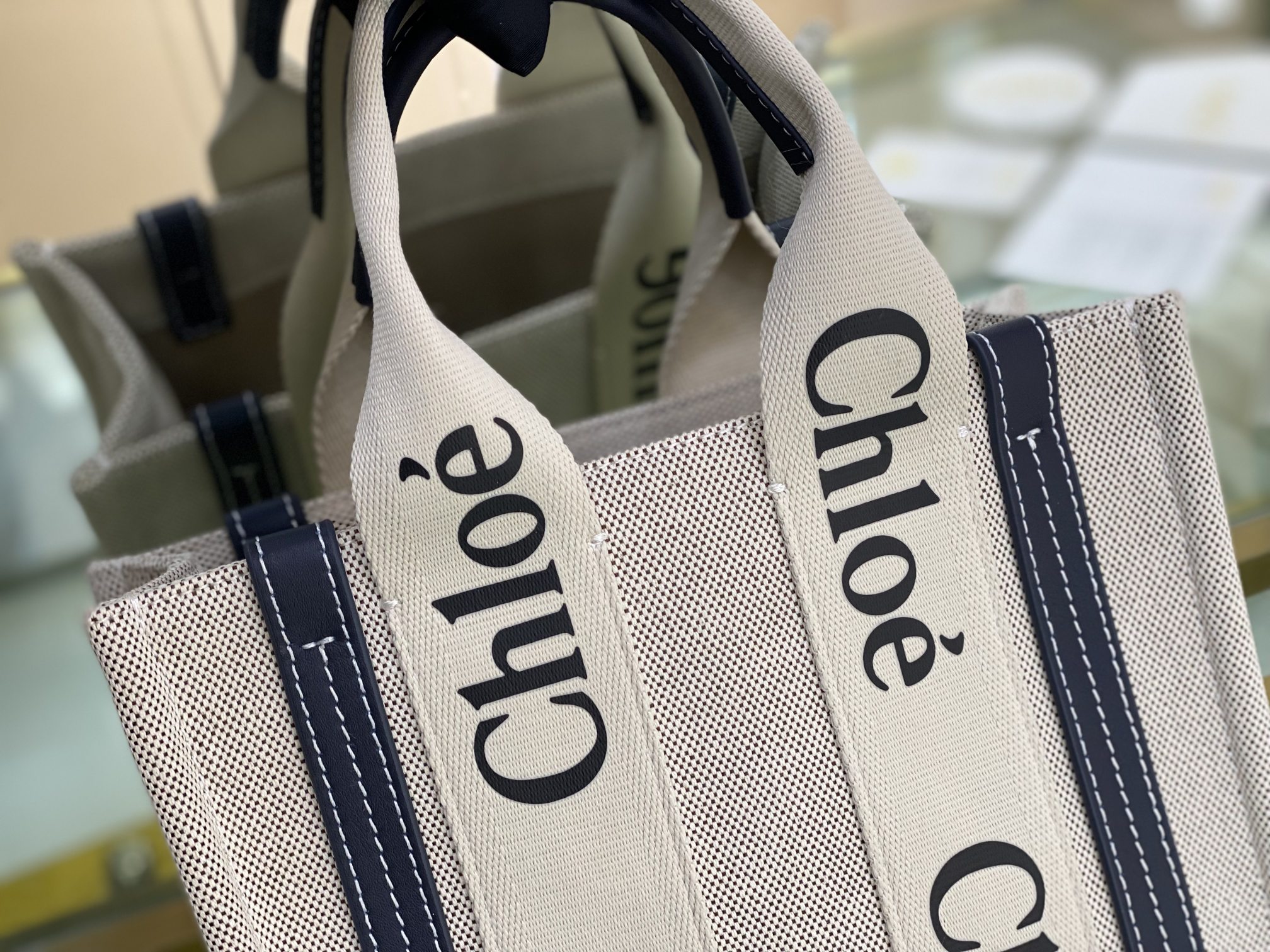 Chloe Small Woody Tote Bag In Linen